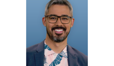 Headshot of Dodgers broadcaster Stephen Nelson.